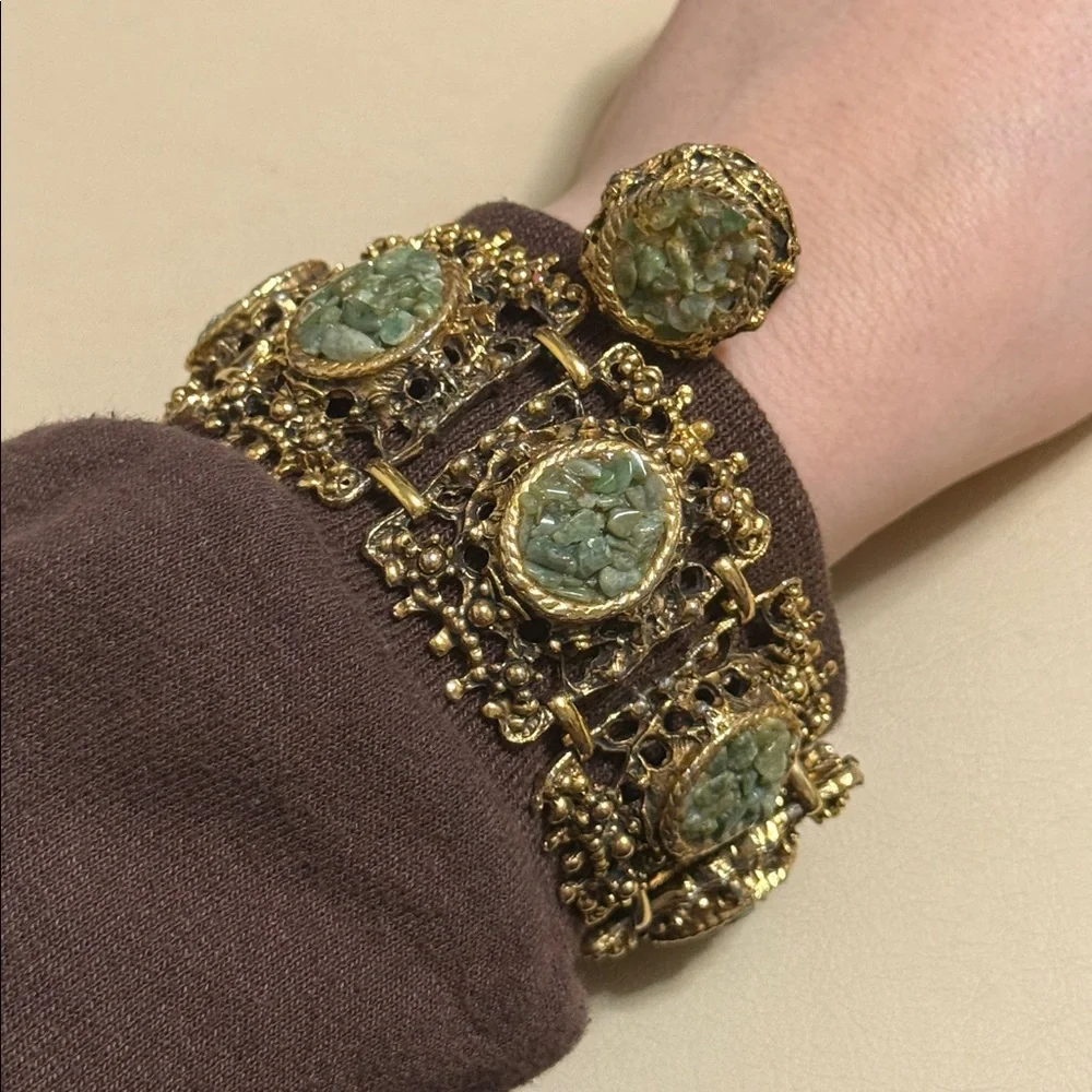 VINTAGE DETAILED OLD FASHIONED ELEGANT GOLD & GREEN STONED BRACELET & RING SET